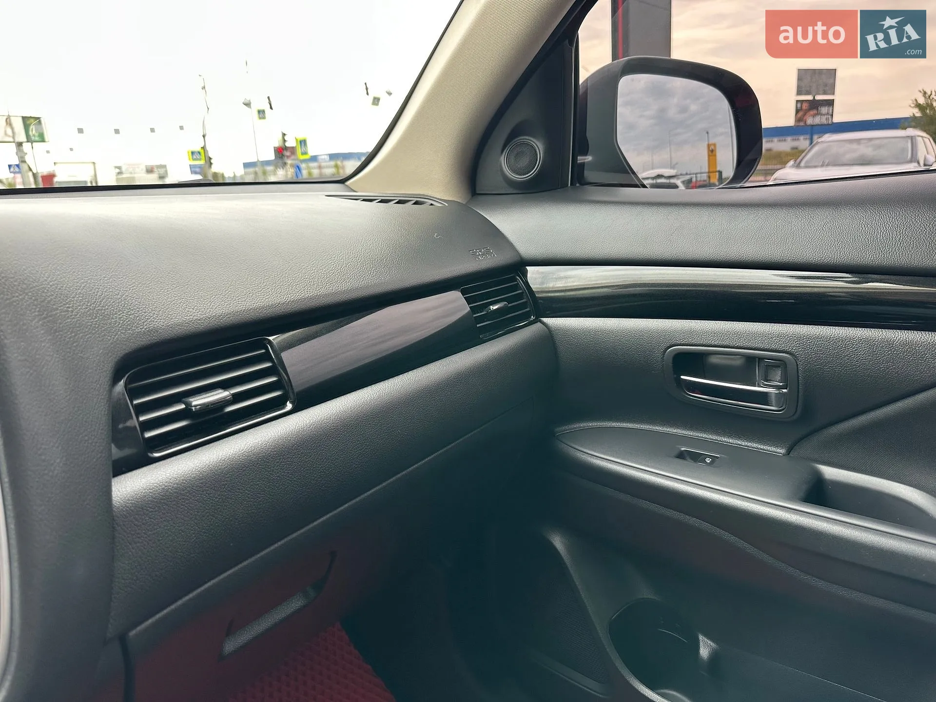 2020 Mitsubishi Outlander - мініатюра 27