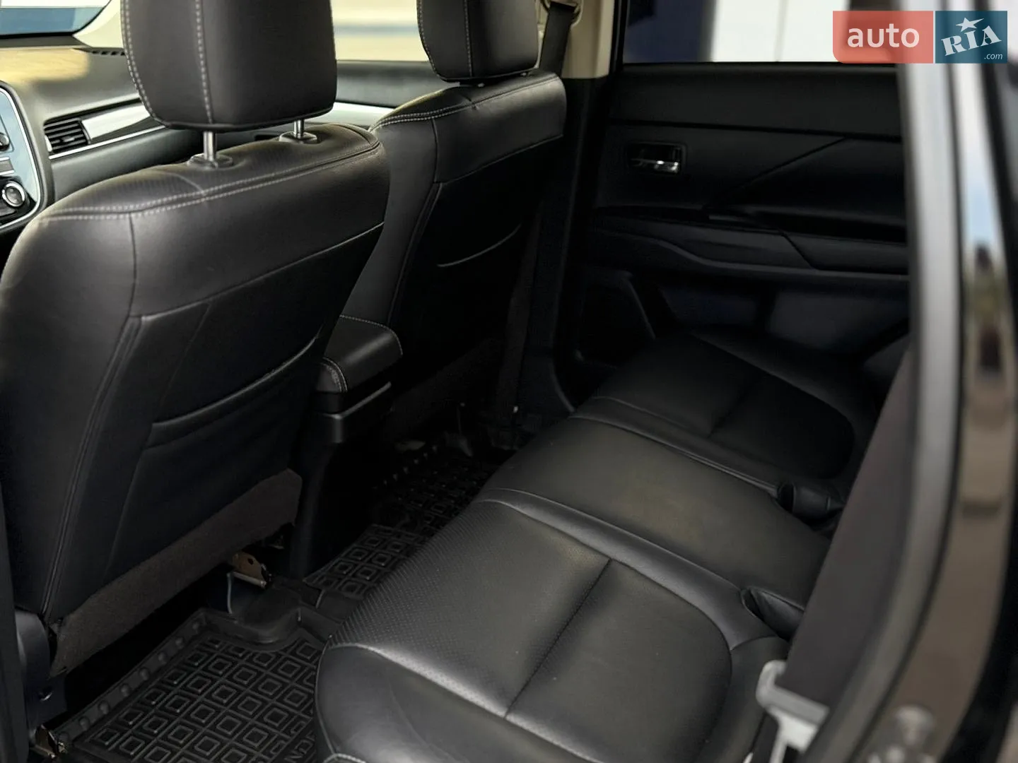 2014 Mitsubishi Outlander - мініатюра 18