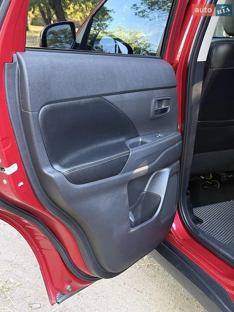 2016 Mitsubishi Outlander - мініатюра 15