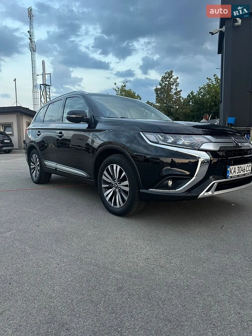 2020 Mitsubishi Outlander - мініатюра 12