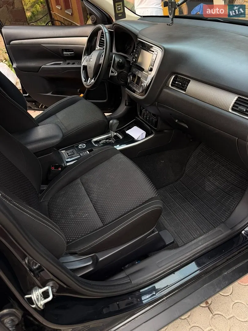 2017 Mitsubishi Outlander - мініатюра 16