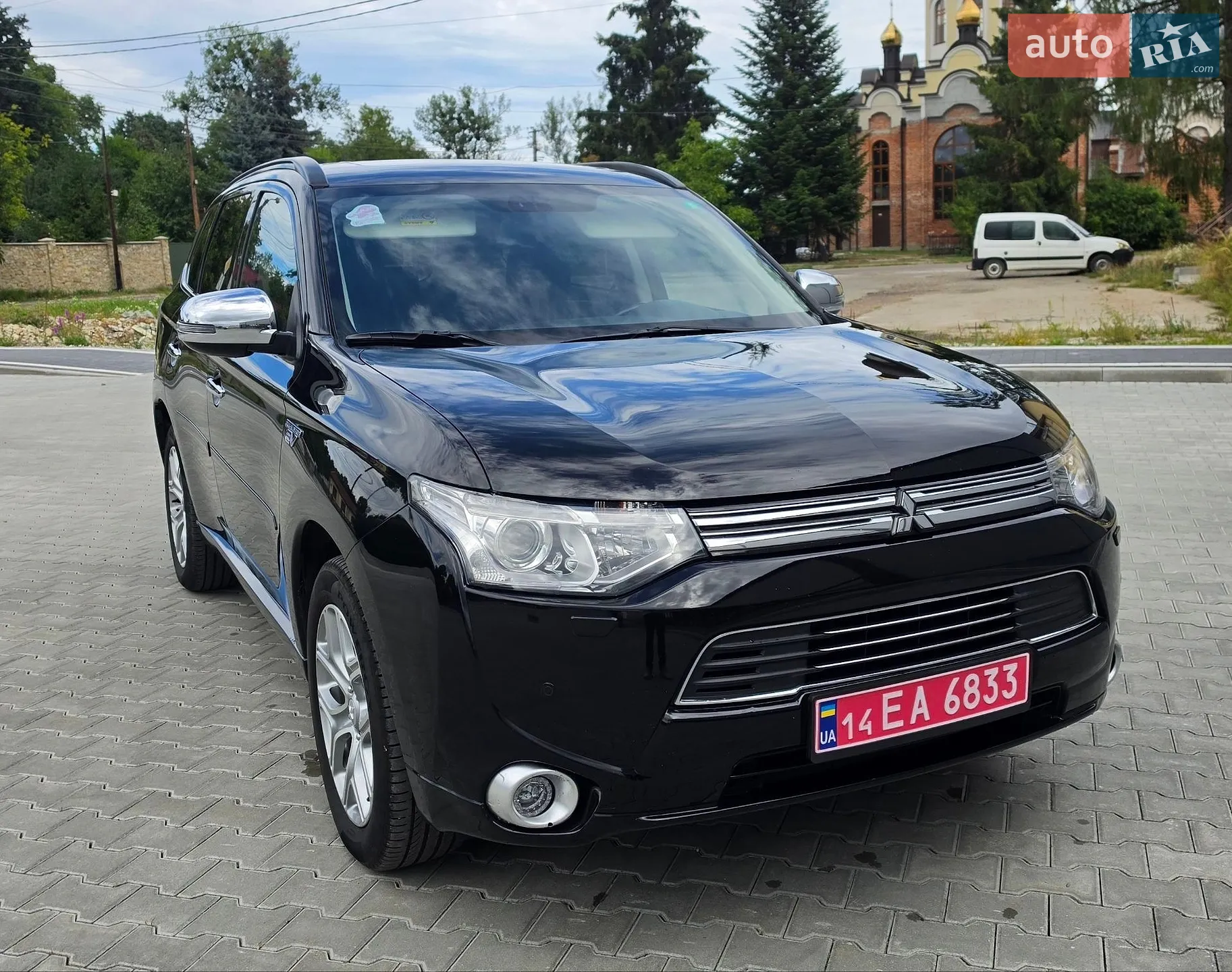 2014 Mitsubishi Outlander - фото 1