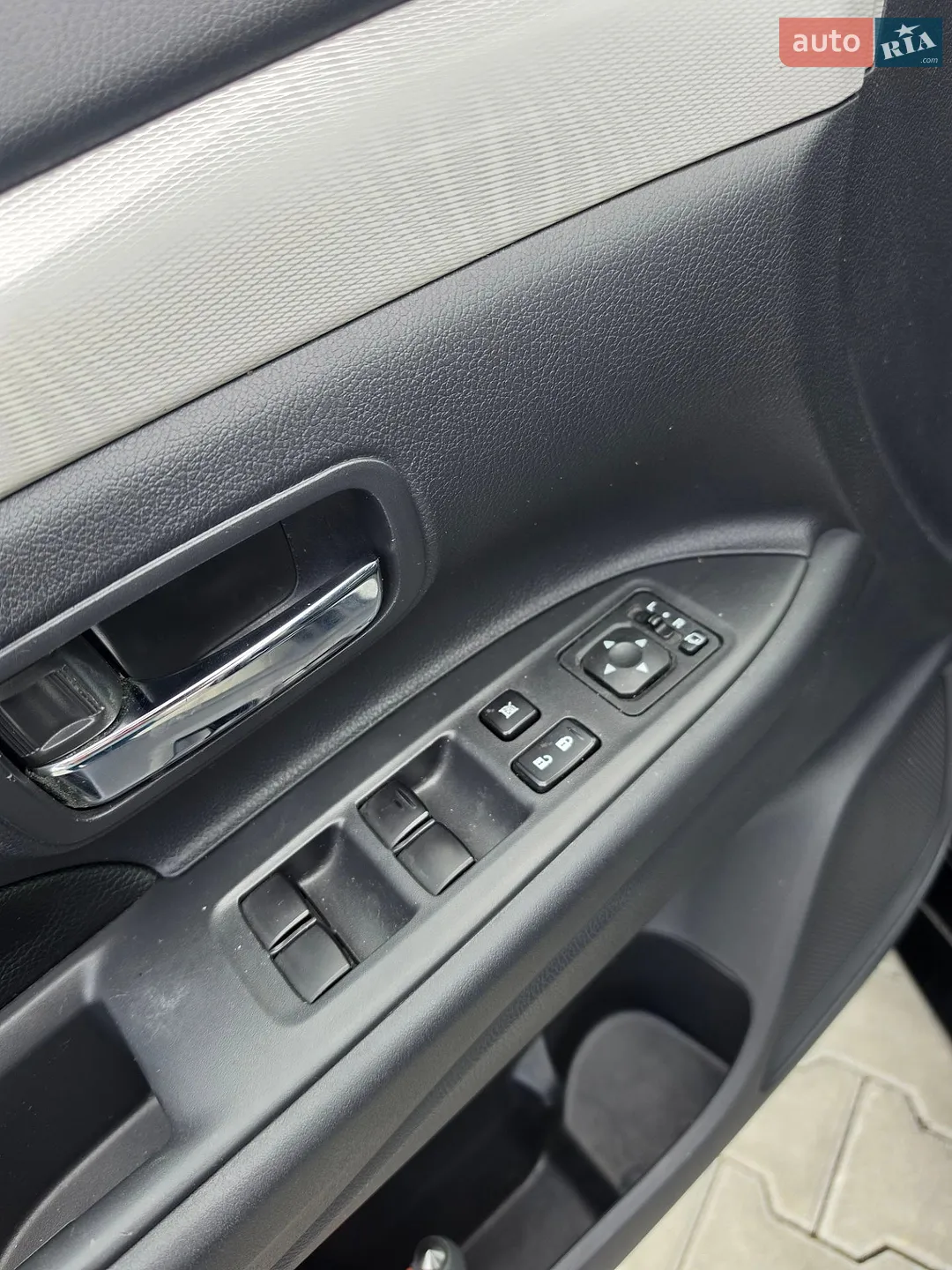 2014 Mitsubishi Outlander - мініатюра 23