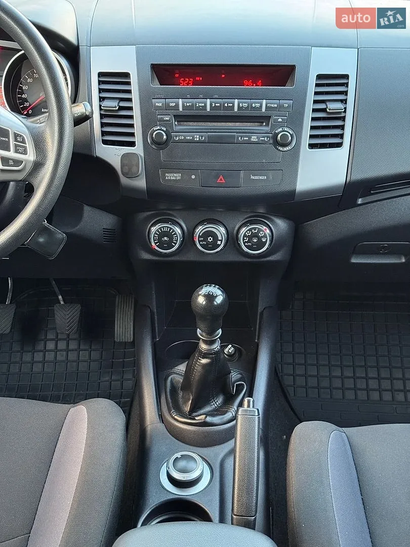 2011 Mitsubishi Outlander - мініатюра 17
