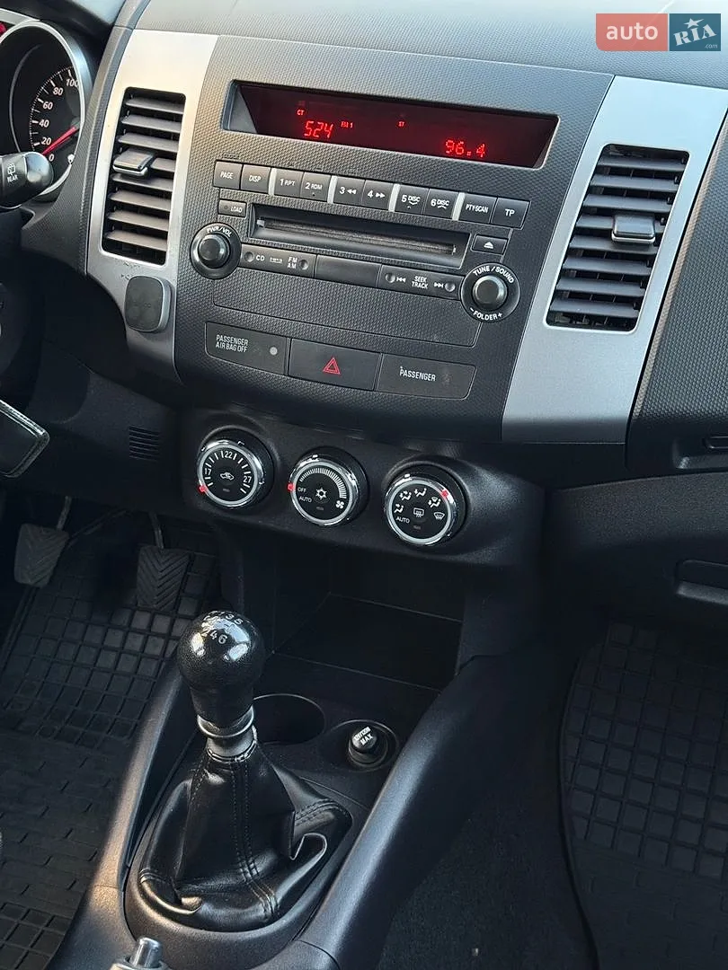 2011 Mitsubishi Outlander - мініатюра 19