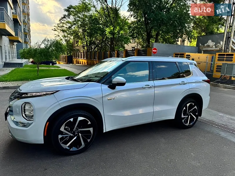 Mitsubishi Outlander 2024