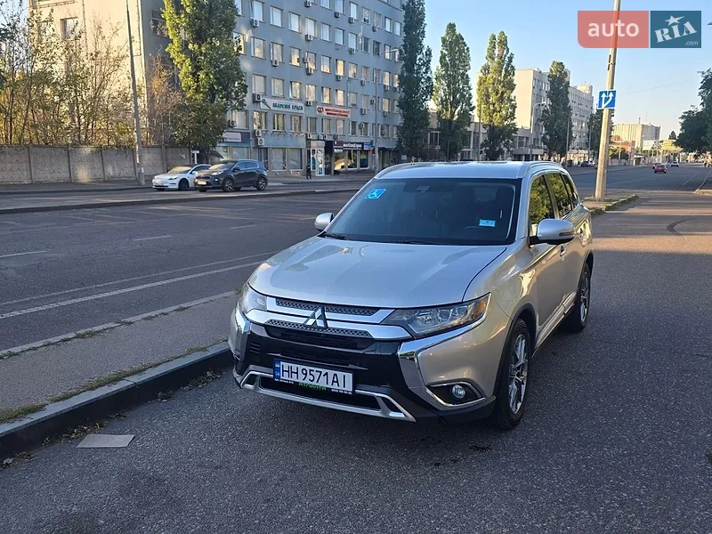 Mitsubishi Outlander 2020