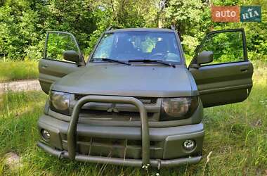 Внедорожник / Кроссовер Mitsubishi Pajero Pinin 1999 в 