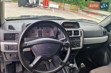 Позашляховик / Кросовер Mitsubishi Pajero Pinin 2005 в 
