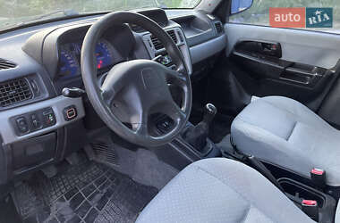 Позашляховик / Кросовер Mitsubishi Pajero Pinin 2002 в 