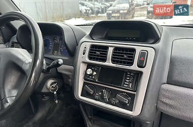 Внедорожник / Кроссовер Mitsubishi Pajero Pinin 2001 в 