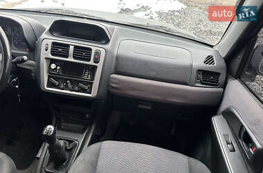 Внедорожник / Кроссовер Mitsubishi Pajero Pinin 2001 в 