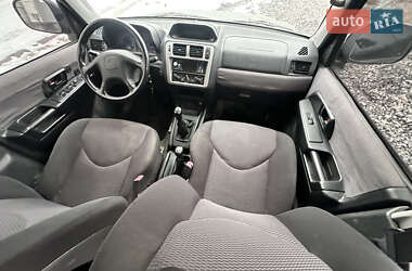 Внедорожник / Кроссовер Mitsubishi Pajero Pinin 2001 в 