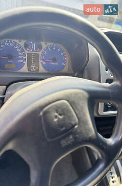 Внедорожник / Кроссовер Mitsubishi Pajero Pinin 2001 в 