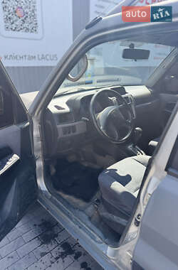 Внедорожник / Кроссовер Mitsubishi Pajero Pinin 2001 в 