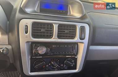 Внедорожник / Кроссовер Mitsubishi Pajero Pinin 2002 в 