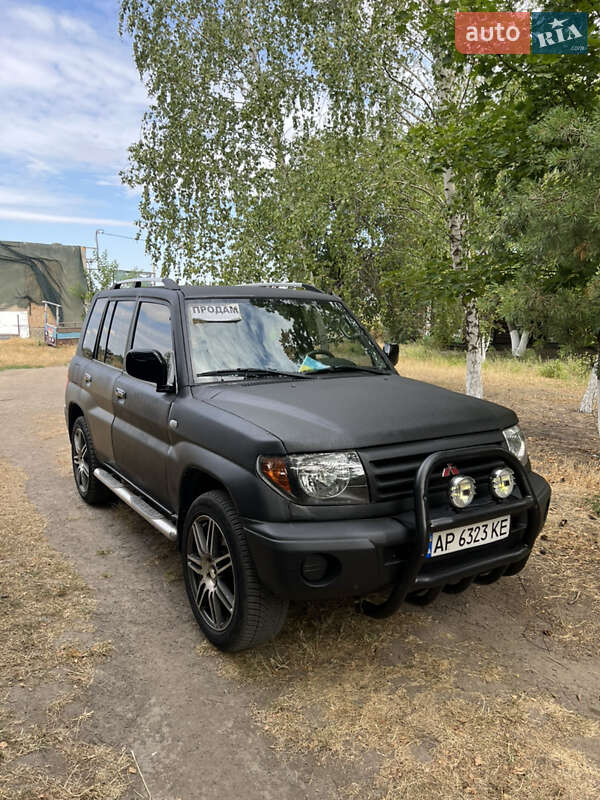 Внедорожник / Кроссовер Mitsubishi Pajero Pinin 2002 в 