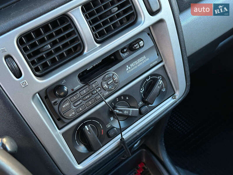 Внедорожник / Кроссовер Mitsubishi Pajero Pinin 2003 в Одессе