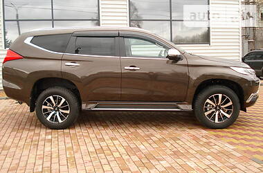 Позашляховик / Кросовер Mitsubishi Pajero Sport 2018 в 