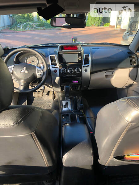 Позашляховик / Кросовер Mitsubishi Pajero Sport 2013 в Дніпрі