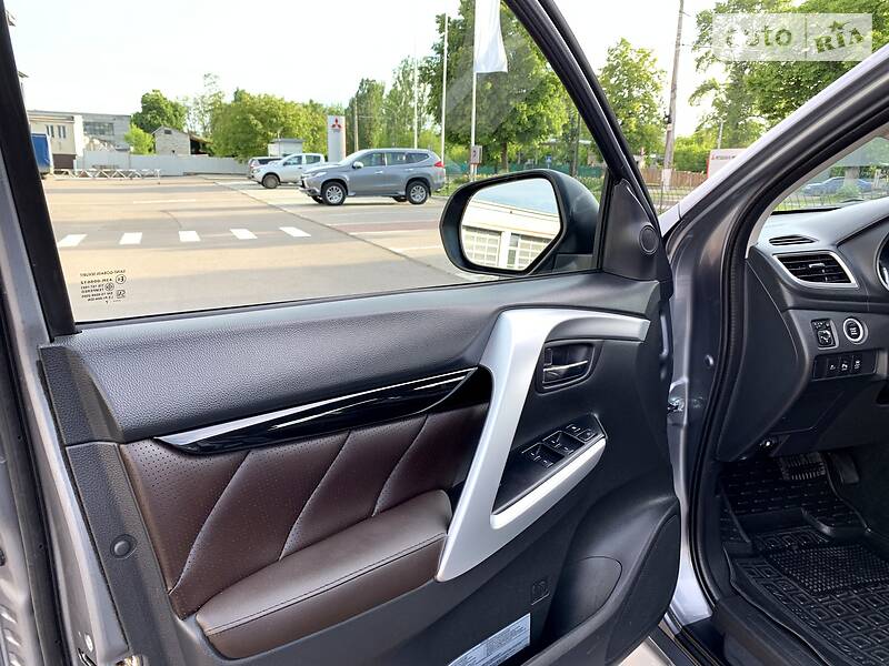 Позашляховик / Кросовер Mitsubishi Pajero Sport 2017 в Чернігові