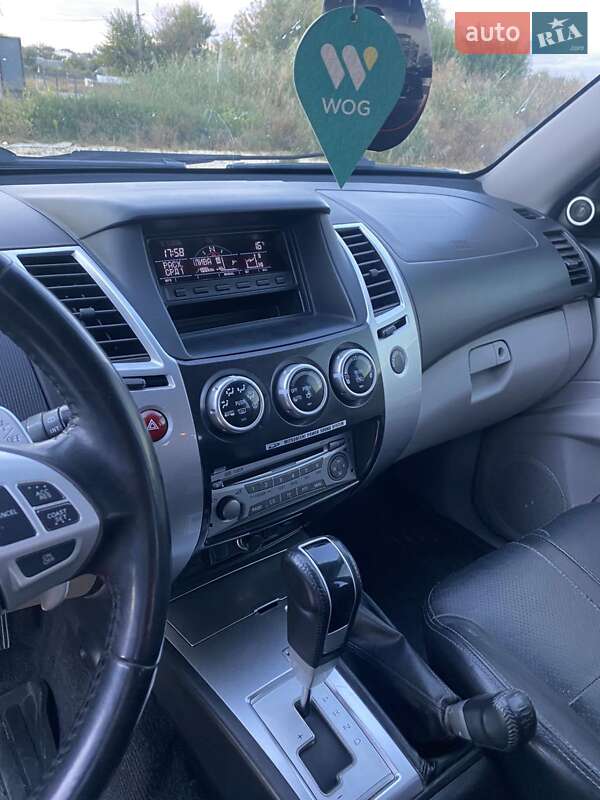 Внедорожник / Кроссовер Mitsubishi Pajero Sport 2013 в Запорожье