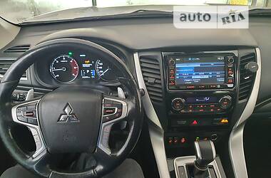 Внедорожник / Кроссовер Mitsubishi Pajero Sport 2017 в 