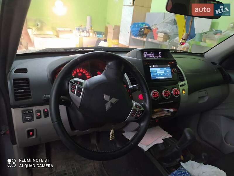 Минивэн Mitsubishi Pajero Sport 2014 в Николаеве