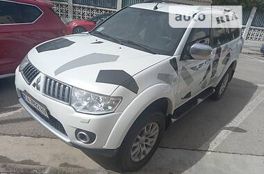 Позашляховик / Кросовер Mitsubishi Pajero Sport 2011 в Чернівцях