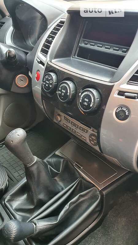 Внедорожник / Кроссовер Mitsubishi Pajero Sport 2011 в Черкассах