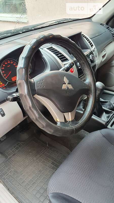 Внедорожник / Кроссовер Mitsubishi Pajero Sport 2011 в Черкассах