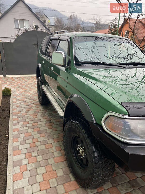 Хэтчбек Mitsubishi Pajero Sport 2000 в Тячеве