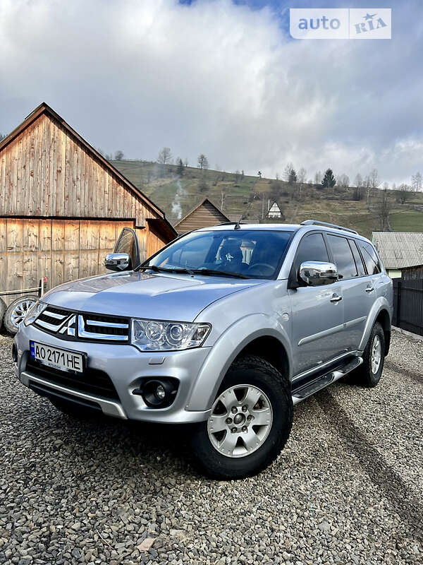 Позашляховик / Кросовер Mitsubishi Pajero Sport 2014 в Міжгір'ї