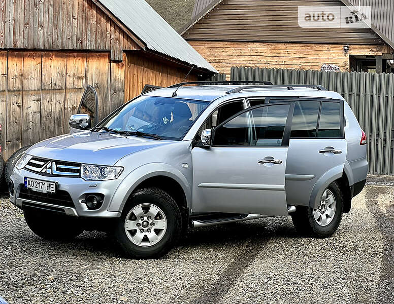 Позашляховик / Кросовер Mitsubishi Pajero Sport 2014 в Міжгір'ї