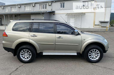 Внедорожник / Кроссовер Mitsubishi Pajero Sport 2011 в 