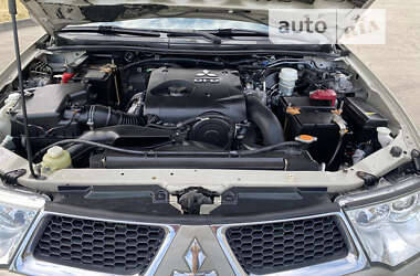 Внедорожник / Кроссовер Mitsubishi Pajero Sport 2011 в 