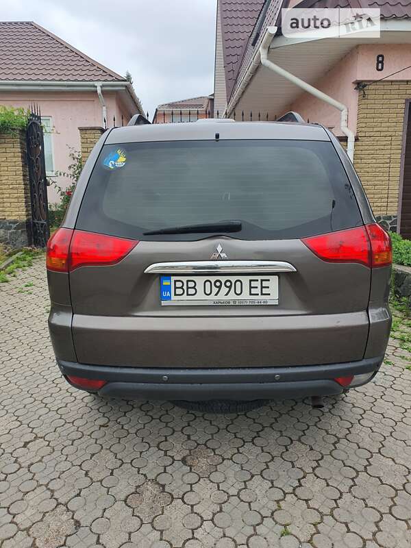 Внедорожник / Кроссовер Mitsubishi Pajero Sport 2011 в Черкассах
