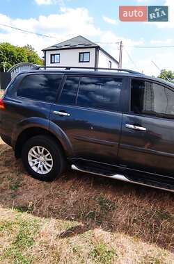 Внедорожник / Кроссовер Mitsubishi Pajero Sport 2011 в 