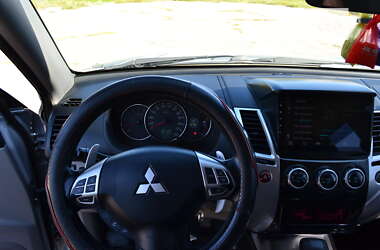 Внедорожник / Кроссовер Mitsubishi Pajero Sport 2013 в Карловке