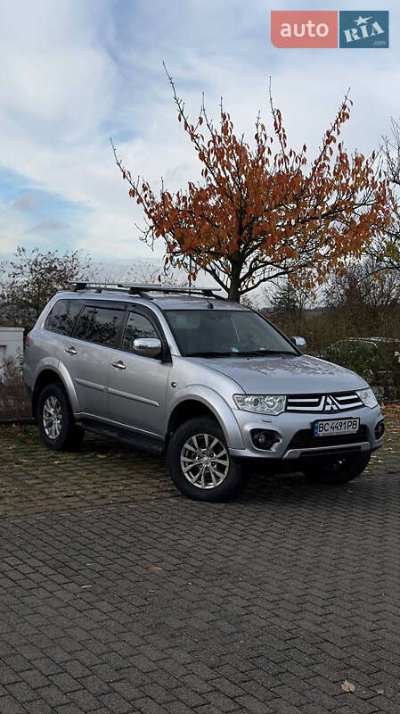 Позашляховик / Кросовер Mitsubishi Pajero Sport 2014 в Турці