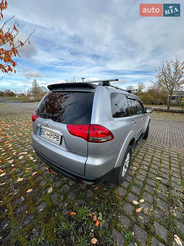 Позашляховик / Кросовер Mitsubishi Pajero Sport 2014 в Турці