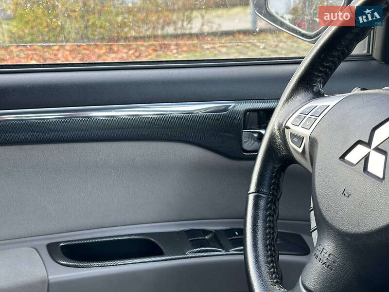 Позашляховик / Кросовер Mitsubishi Pajero Sport 2014 в Турці