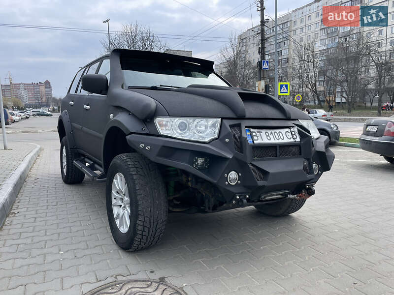 Внедорожник / Кроссовер Mitsubishi Pajero Sport 2010 в Черновцах