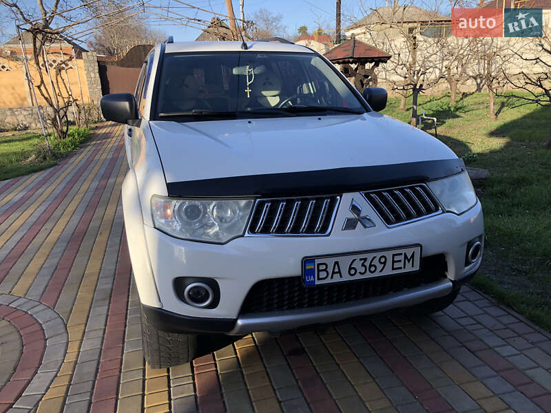 Mitsubishi Pajero Sport 2012