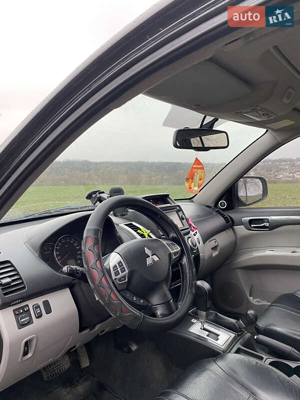 Позашляховик / Кросовер Mitsubishi Pajero Sport 2013 в Умані фото 22 Позашляховик / Кросовер Mitsubishi Pajero Sport 2013 в Умані