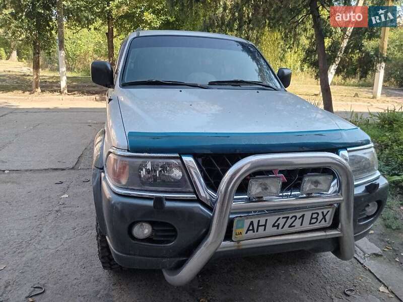 Внедорожник / Кроссовер Mitsubishi Pajero Sport 2003 в 