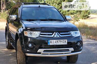 Внедорожник / Кроссовер Mitsubishi Pajero Sport 2014 в Остер