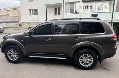 Позашляховик / Кросовер Mitsubishi Pajero Sport 2013 в Чернівцях