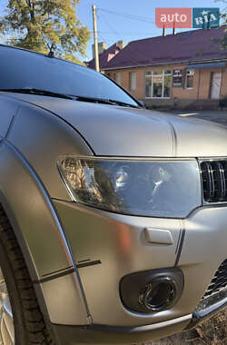 Позашляховик / Кросовер Mitsubishi Pajero Sport 2012 в Харкові