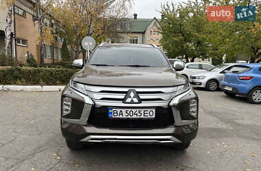 Внедорожник / Кроссовер Mitsubishi Pajero Sport 2021 в 